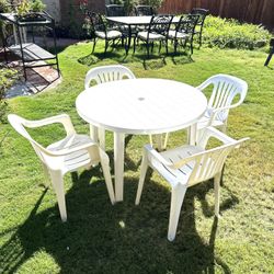 White Plastic Dining Set Table And 4 Chairs 