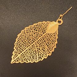 Rain Dangle Only One Earring, Mesh Leaf - Gold