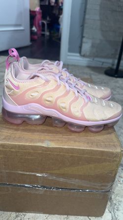 Nike Air VaporMax Plus Pink Sneakers