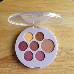 Pear Nova Eyeshadow Palette. VEGAN