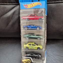 Hot Wheels Fast and Furious 5-Pack of Toy Cars in 1:64 Scale, Replicas from...