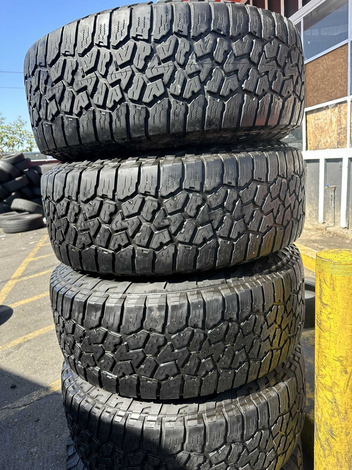 285/70r17 Falken Tires En Excelentes Condiciónes De Vida Las R for Sale
