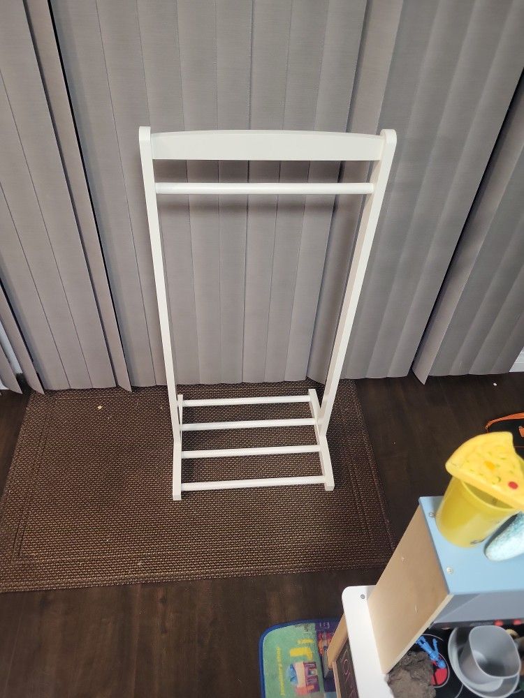 Kids Clothes Rack