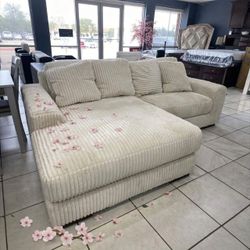 LINDYN IVORY 2-PIECE LAF SECTIONAL