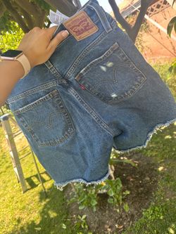 Levi’s shorts size 27