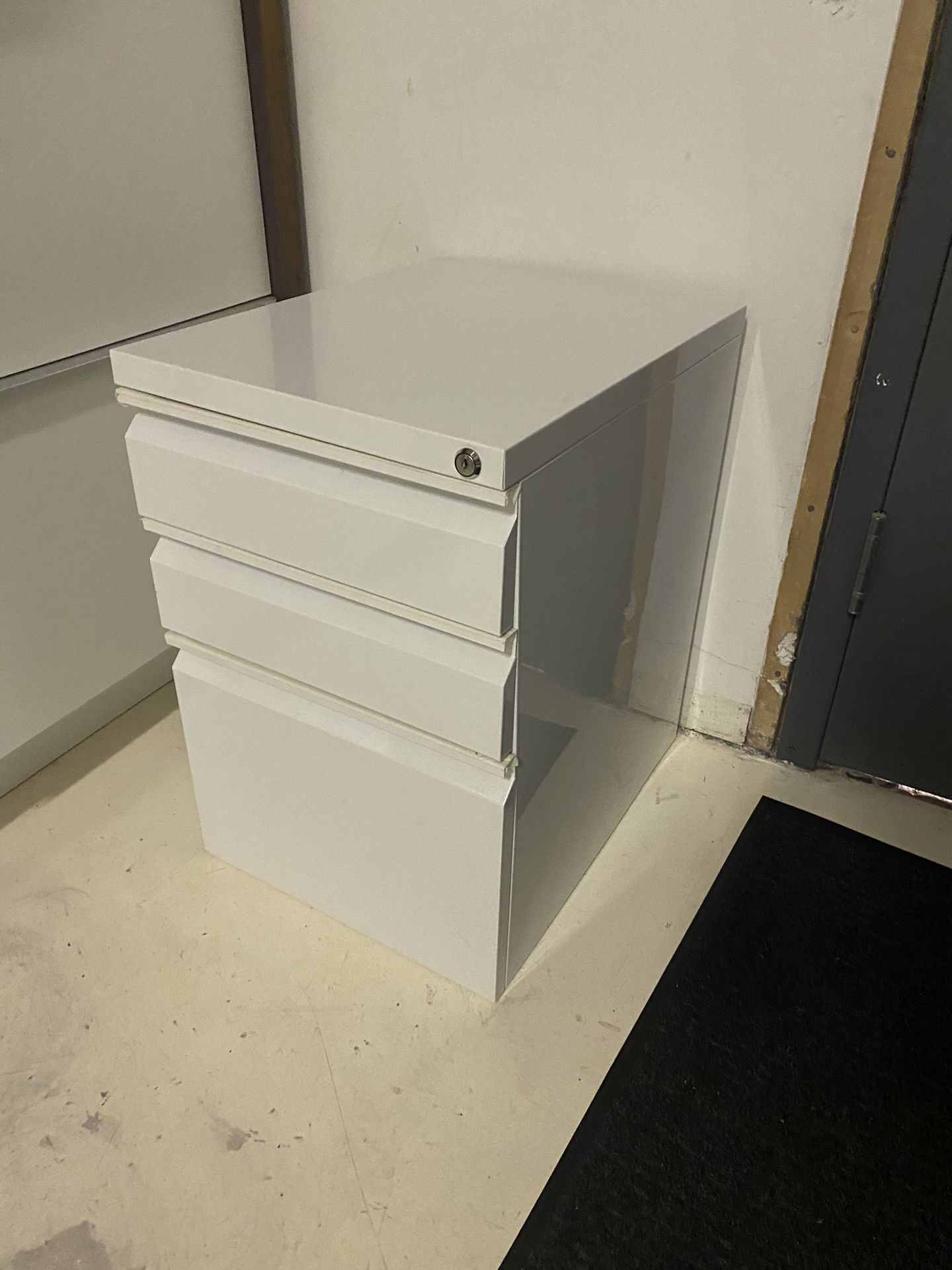 3-Drawer File Cabinet 