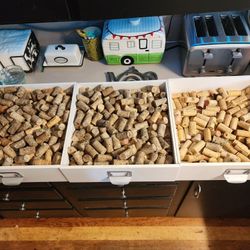 Hundreds of wine corks for crafting