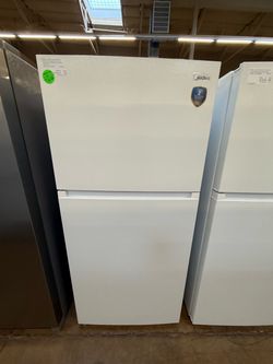 Midea White Top-Freezer Refrigerator