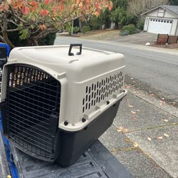Medium Dog Kennel Crate Carrier Airline Approved like New 28” L by 20” W by 20”