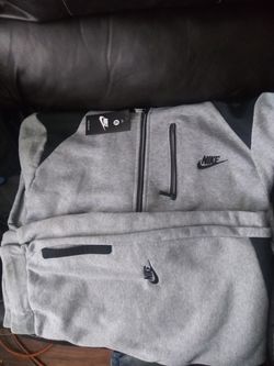 Sizes m large xl mens nike sweatsuits hmu$70 each