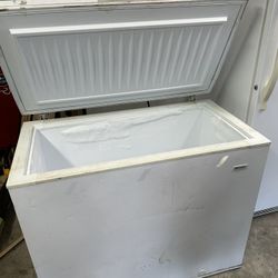 Chest Freezer/ Deep Freezer