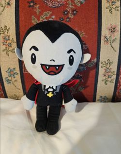 HOLLOWEEN VAMPIRE STUFFED  PLUSH DOLL TOY APROX 8"INCHES PRE-OWNED
