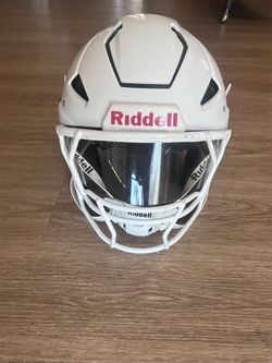 White axion helmet