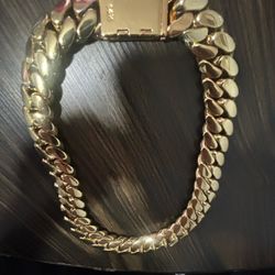 •	“14K Gold Cuban Link Chain – Heavy & High Quality”