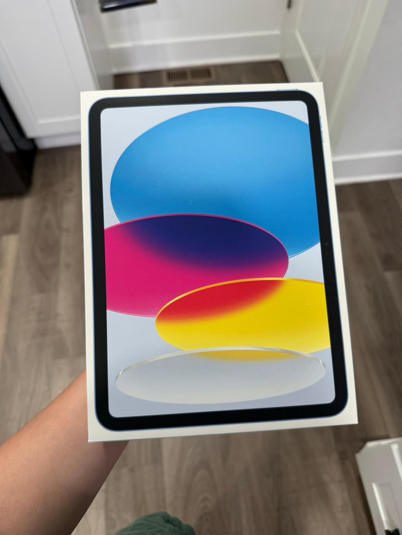 2025 Apple 11-inch iPad A16 Wi-Fi 128GB - silver - negotiable