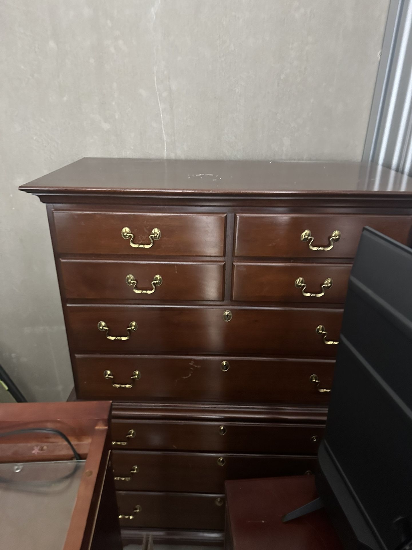 Chest of drawers