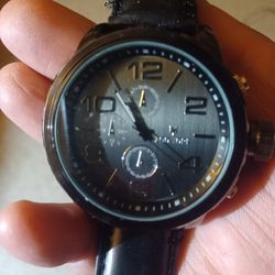 ZOO YORK MENS WATCH, NEW BATTERY LOOK EXCELLENT ONLY PICK UP