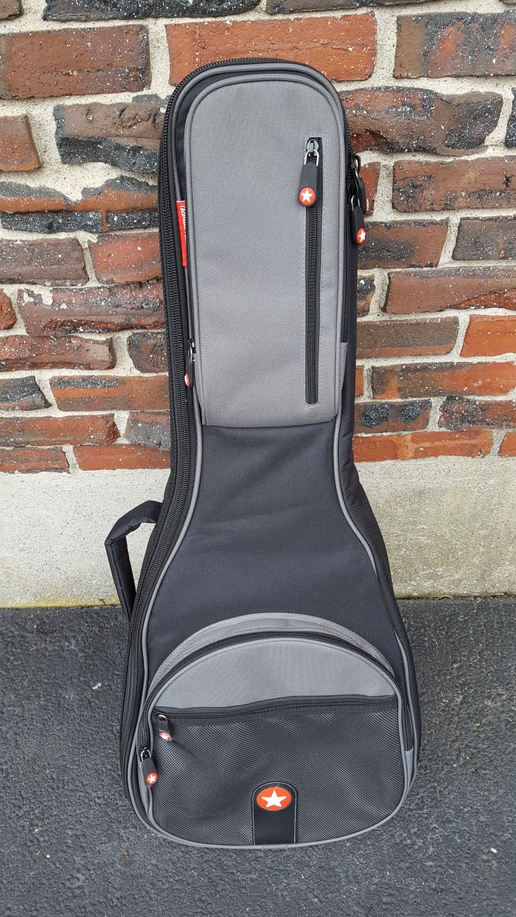 Guitar Soft Case with Lots of storage. Excellent Condition