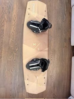 Hyperlite Wakeboard with Hyperlite Agent Bindings – Excellent Condition