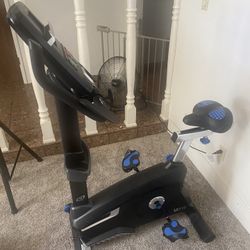 Nautilus U618 Upright Bike 
