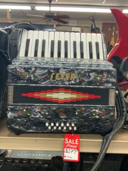 Rever-25 key, piano style accordion (bass disconnected)