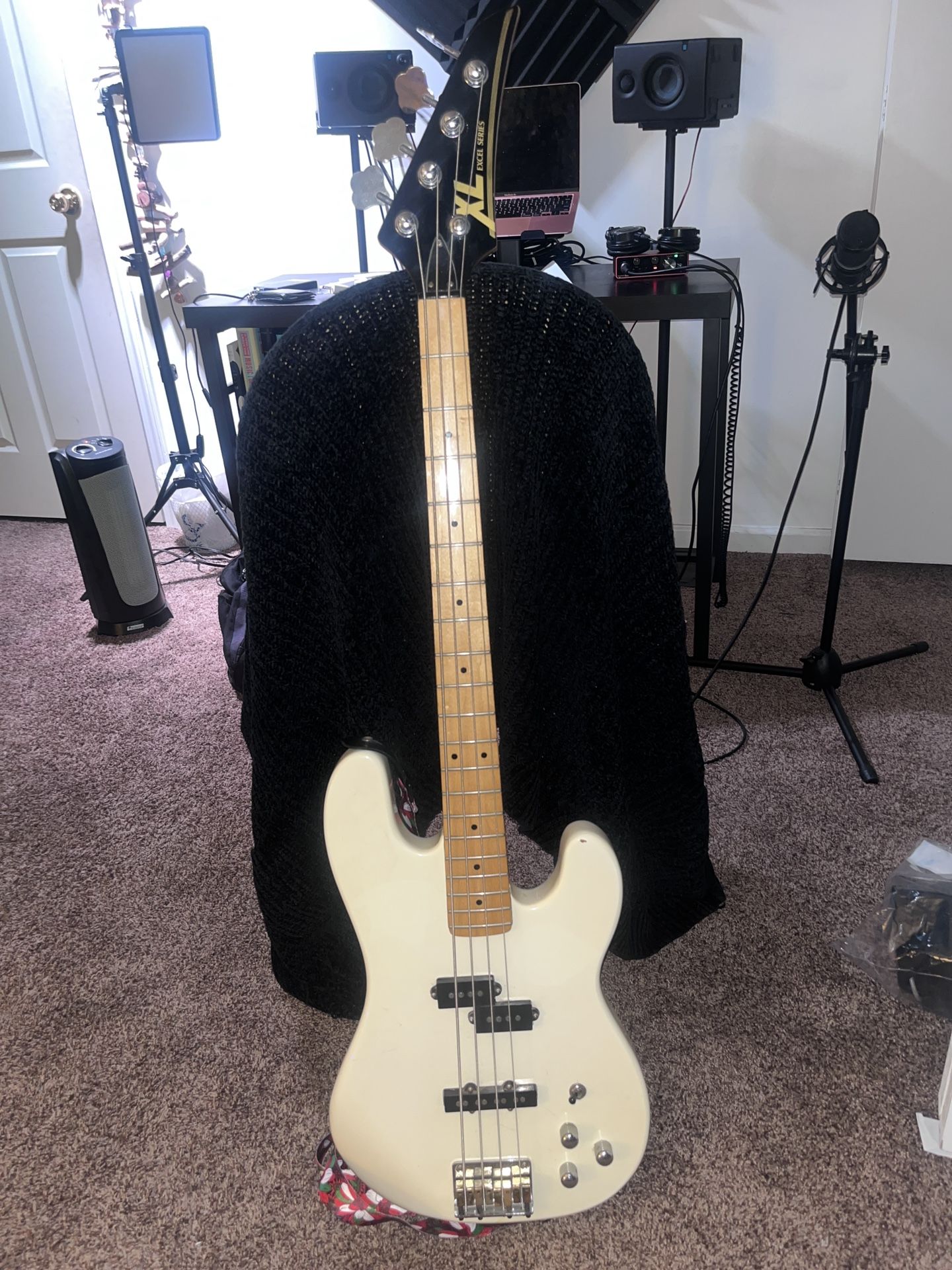 Dixon XL excel Series Bass Guitar