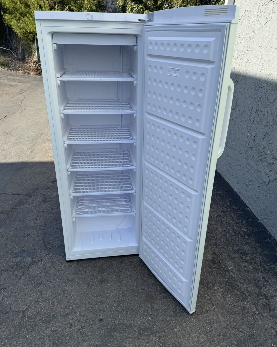 11 cubic upright freezer Free Local delivery/30 day warranty