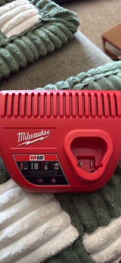Milwaukee M12 Charger