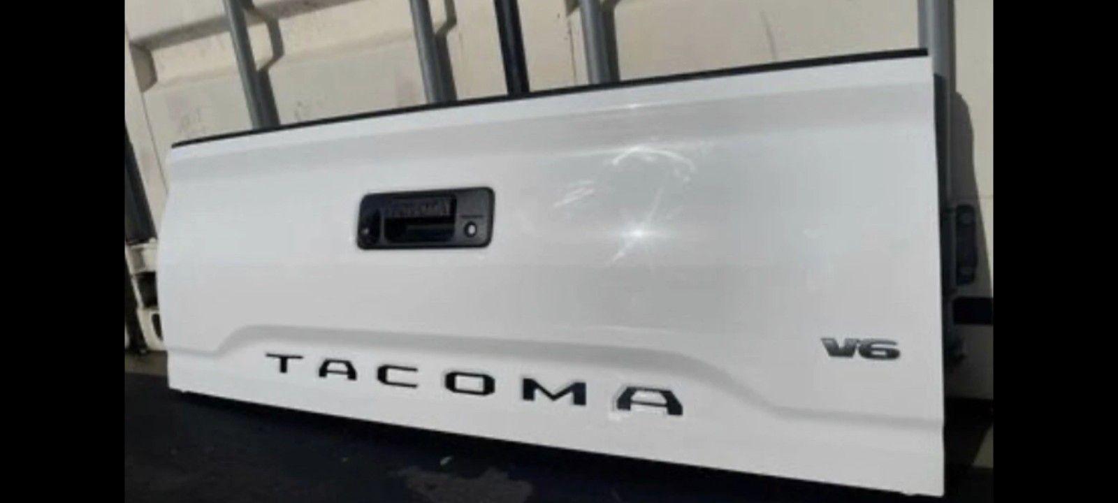 Tacoma Tailgate White 2016-2022