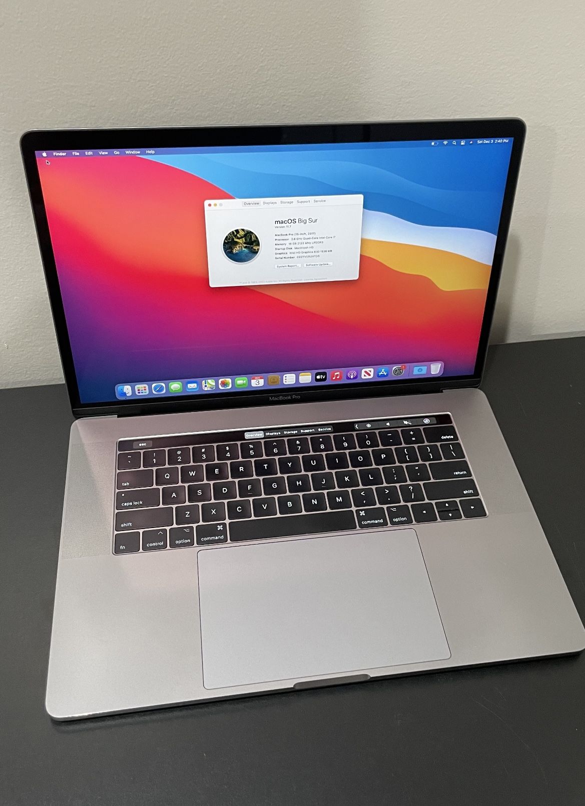 Apple 15” 2017 MacBook Pro Touch Bar Retina 2.8ghz ghz Quad