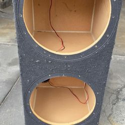 Dual subwoofer speaker box / caja de bocinas