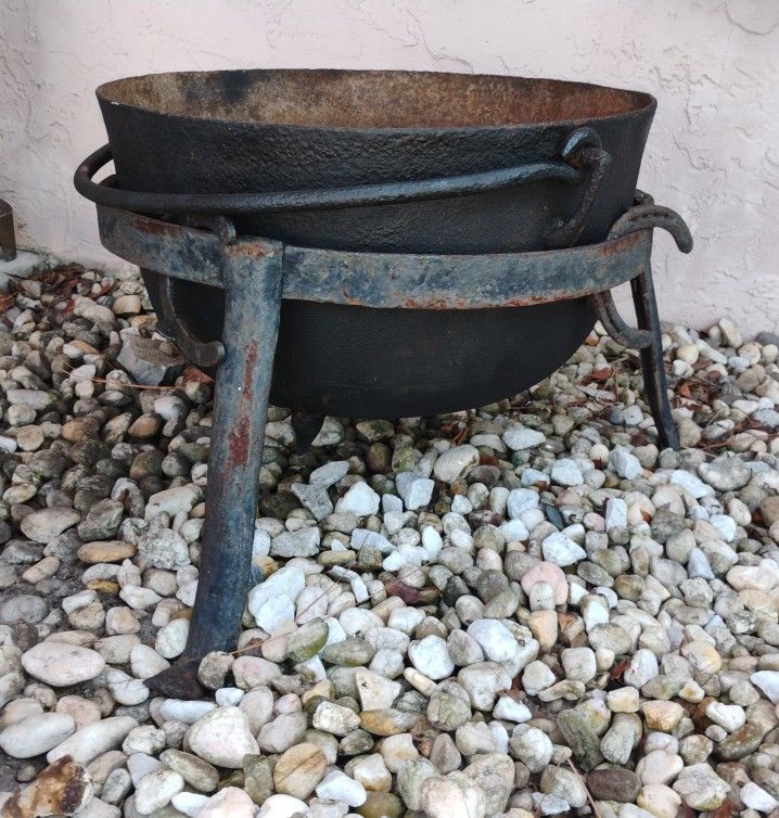 1800s Cast Iron Butchering Kettle Pot