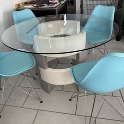 Modern Table And 4 Chairs 