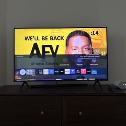 Samsung 43” 4K UHD Smart TV (UN43TU7000) – Like New w/ Remote