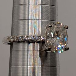 2CT Oval Stunning Moissanite Diamond Ring with Pave Stones - Size 6