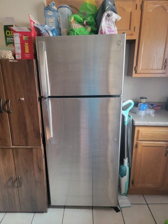 GE Refrigerator