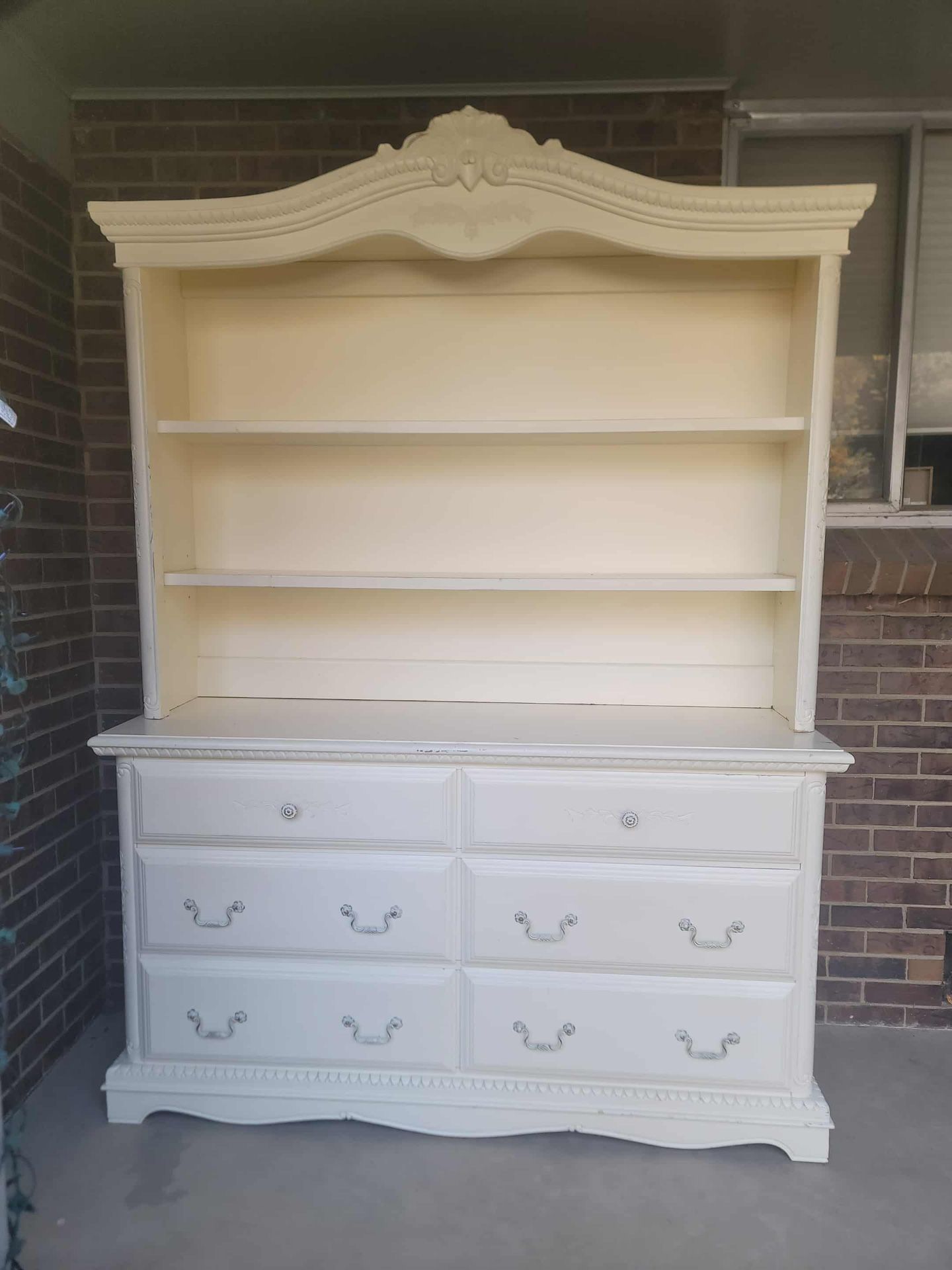 Muniré 6-drawer dresser with hutch