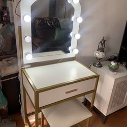 💡 Lighted Vanity Table with Mirror & Stool – $75 OBO