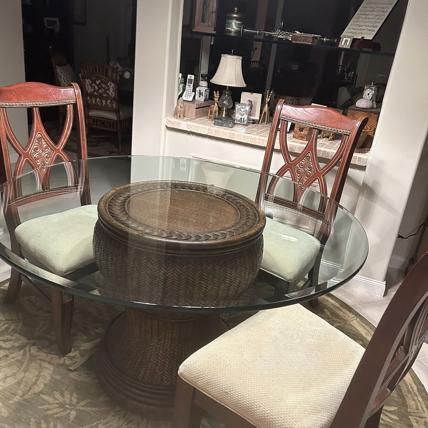 Tommy Bahama 53” Round Glass Table And 4 Chairs.