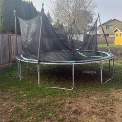 Free Trampoline 