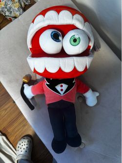 Caine puppet + posters TADC