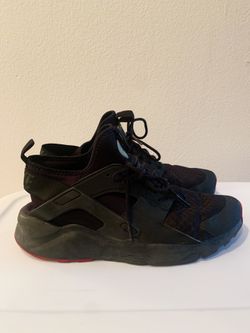Nike Huaraches- Men’s 10 1/2 - BLACK