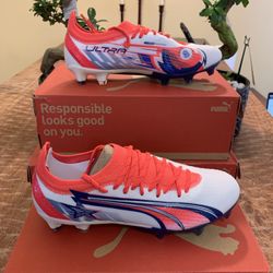 Pumas Unisex Soccer Cleats (OBO)