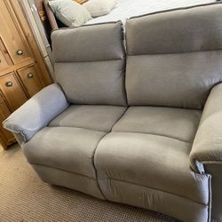 NICE POWER  RECLINING LOVESEAT 