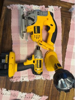DeWALT 18V CORDLESS IMPACT DRIVER | CORDLESS FLASHLIGHT | CORDLESS JIG SAW