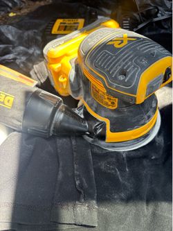 Dewalt orbital sander with battery and charger