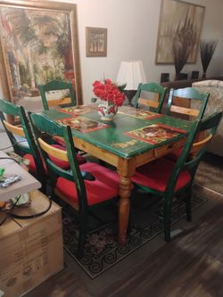 Country Kitchen table 6 chairs and leaf to extend