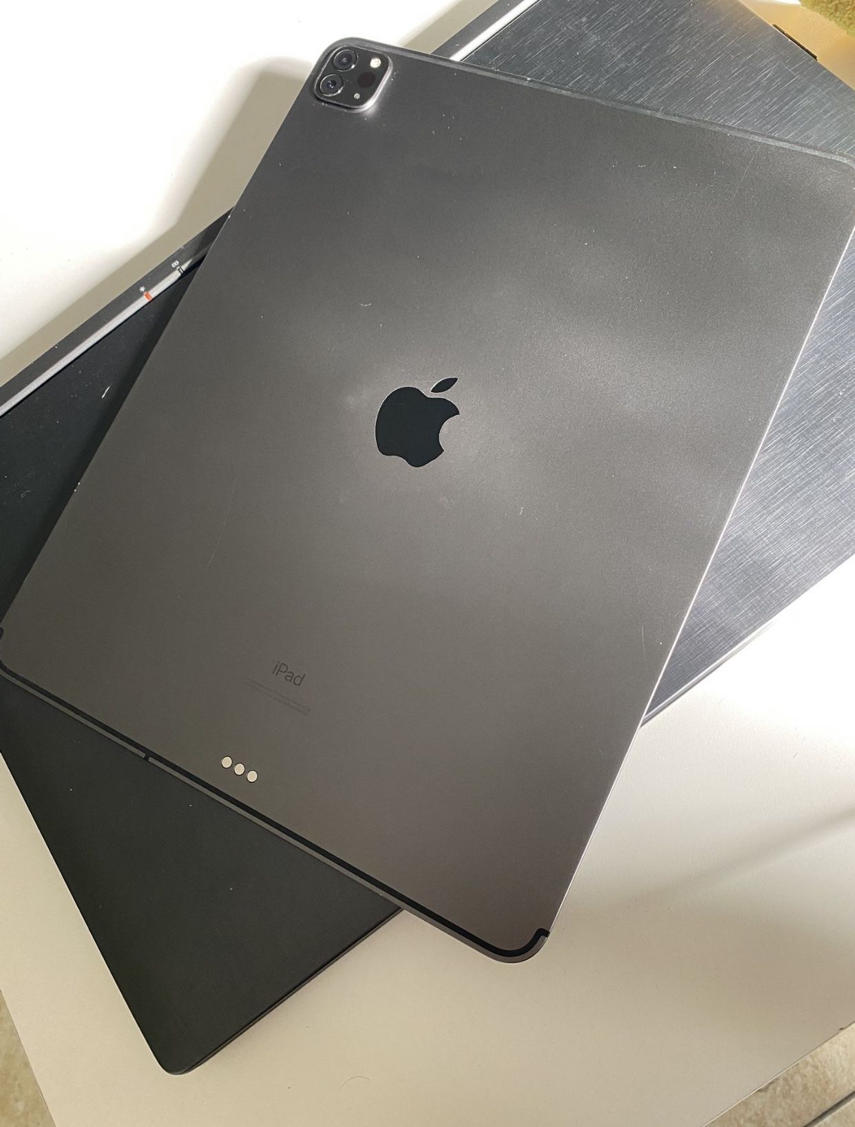 iPad 12.9” 4th Gen 256g Cellular!!!