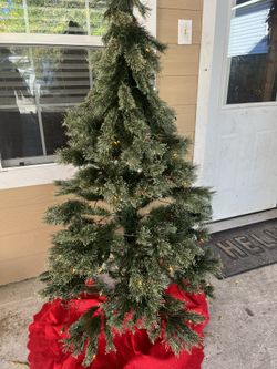 6ft Christmas Tree With Lights