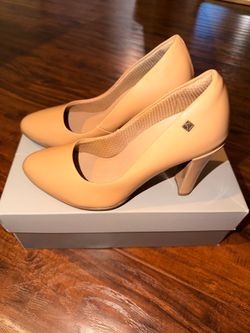 Free Women’s Shoes Size 5.0